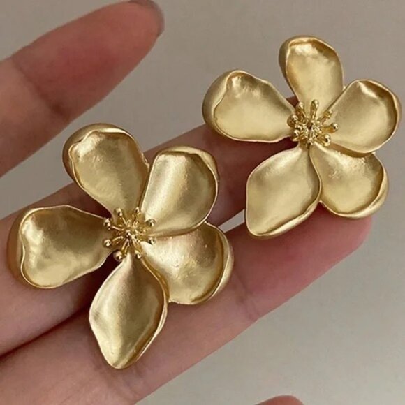 Romantic Matte Flower Earrings - Picture 3 of 9